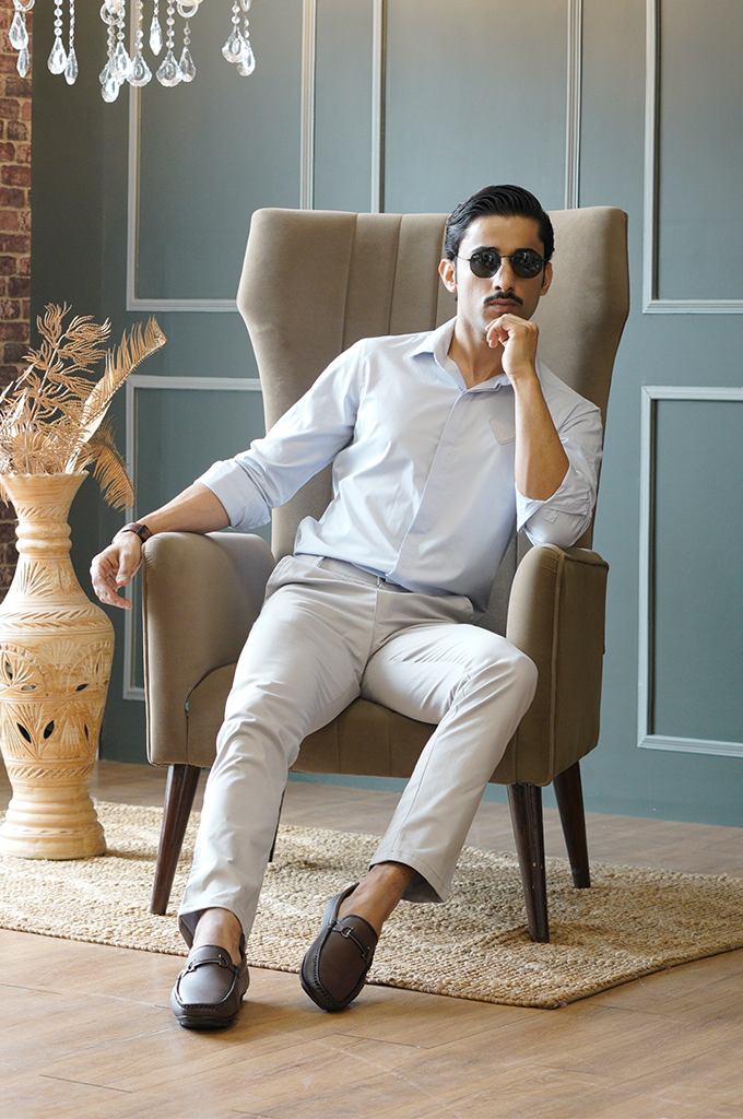 Light Grey Regular Fit Mid Rise Cotton Chinos Pant