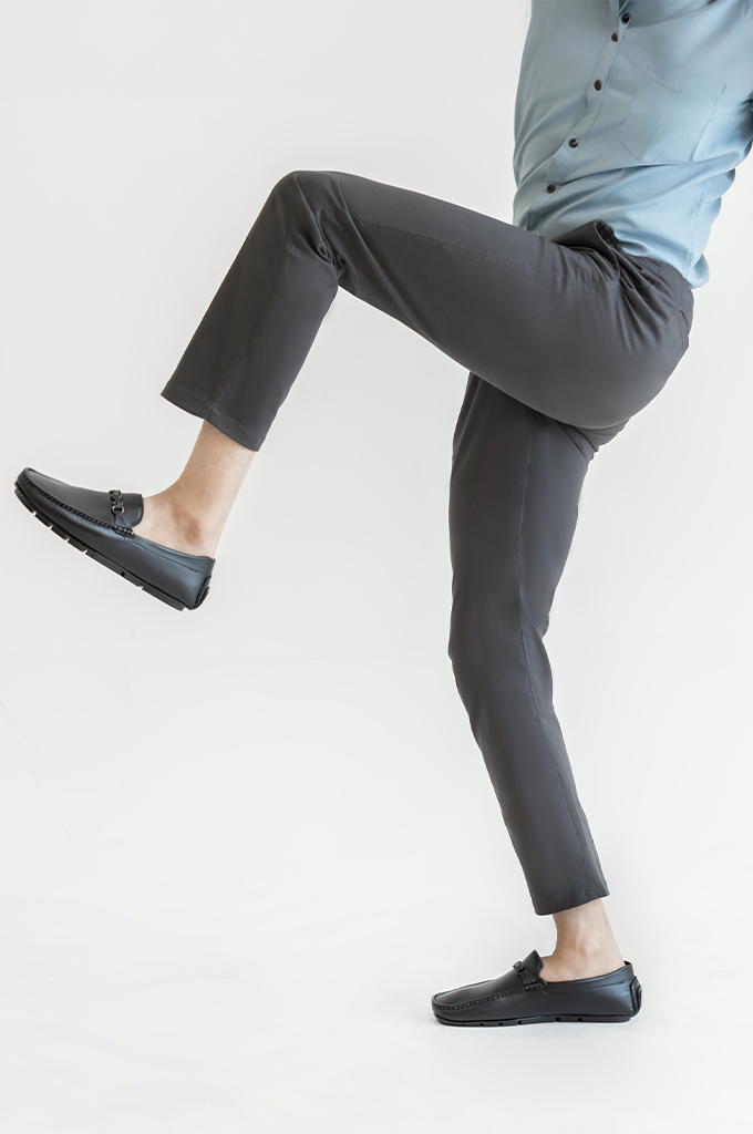 Dark Grey Regular Fit Mid Rise Cotton Chinos Pant