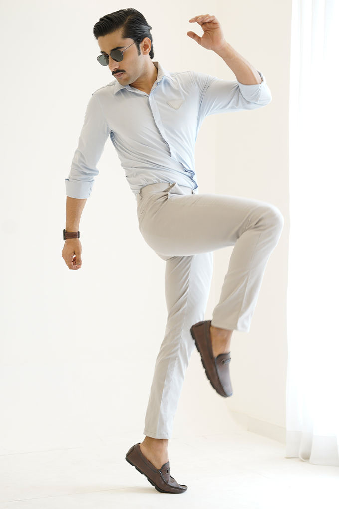 Light Grey Regular Fit Mid Rise Cotton Chinos Pant
